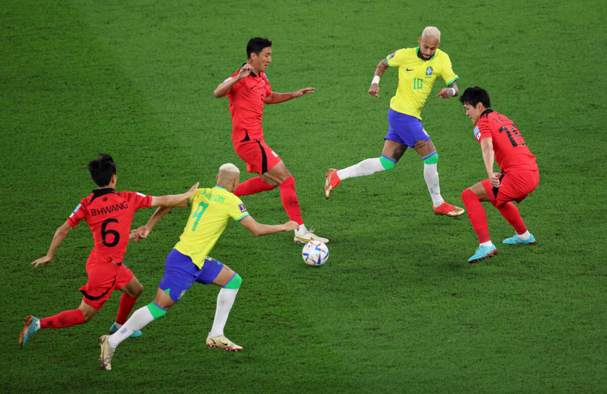 Soccer Football - FIFA World Cup Qatar 2022 - Round of 16 - Brazil v South Korea - Stadium 974, Doha, Qatar - December 5, 2022 South Korea's Jung Woo-young and Kim Young-gwon in action with Brazil's Neymar and Richarlison REUTERS