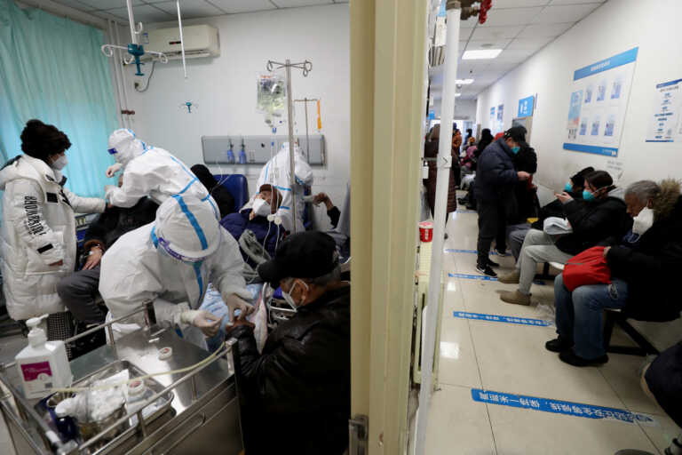 Σαρώνει την Κίνα ο κορονοϊός - Σχεδόν 90 εκατ. άνθρωποι έχουν μολυνθεί μόνο στην επαρχία Χενάν