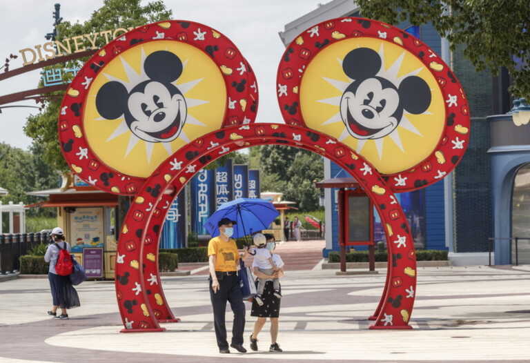 Ανοίγει ξανά η Disneyland στην Κίνα, μετά τη χαλάρωση των μέτρων κατά του κορονοϊού