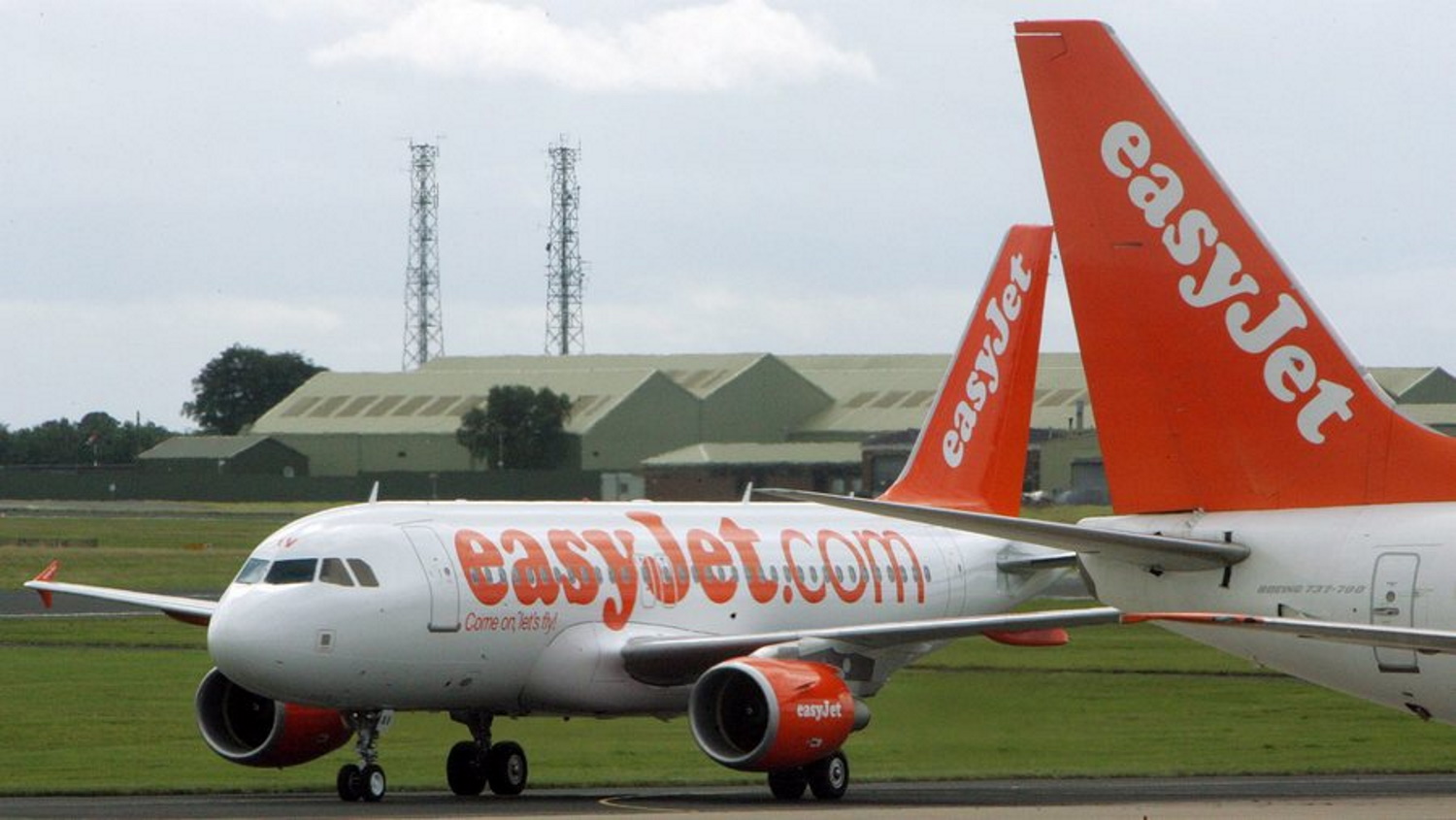 Θρίλερ με αεροπλάνο της EasyJet – Προσγειώθηκε αναγκαστικά στην Πράγα μετά από απειλή για βόμβα