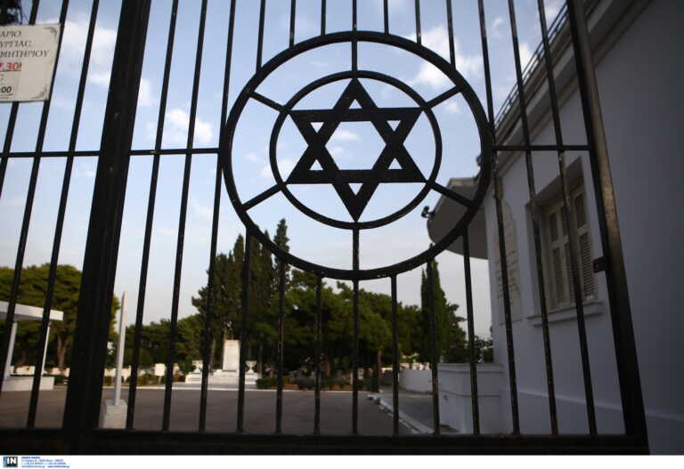 Κεραμέως για βανδαλισμό εβραϊκού νεκροταφείου: Πράξεις αντισημιτισμού δεν έχουν θέση στη χώρα μας