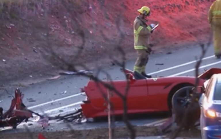 Σοκαριστικό τροχαίο δυστύχημα στην Καλιφόρνια με Ferrari που κόπηκε στα δύο – Ανατριχιαστικές εικόνες