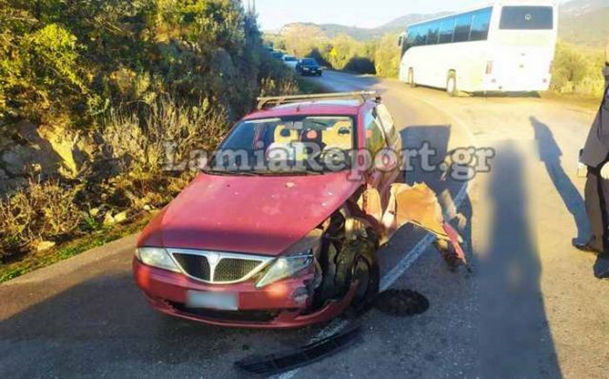 Φθιώτιδα: Λεωφορείο συγκρούστηκε με αυτοκίνητο