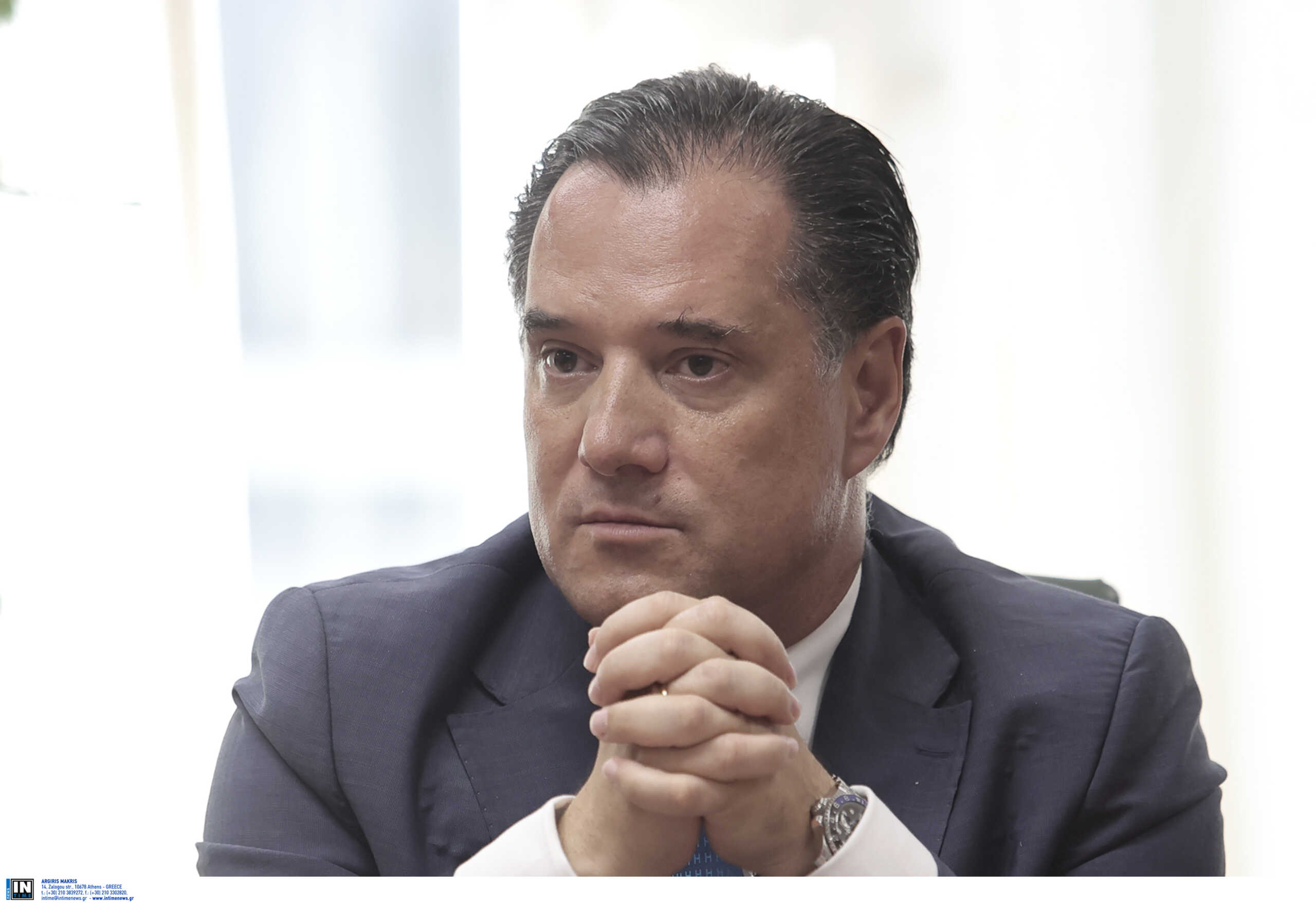 Άδωνις Γεωργιάδης: «Η κυβέρνηση δεν μπορεί να παρέμβει νομοθετικά στα επιτόκια»