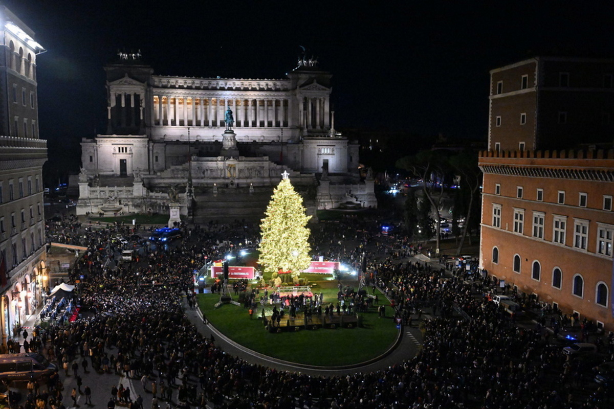 Ιταλία: Πως θα περάσουν τα φετινά Χριστούγεννα οι γείτονές μας – Ξενοιασιά, χαρά, αλλά και λιγότερα έξοδα