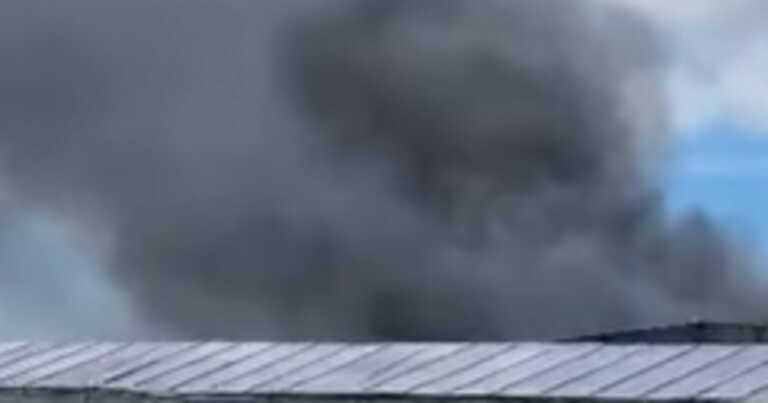 Μεγάλη φωτιά κατέστρεψε ολοσχερώς αποθήκη στην Ιεράπετρα - «Σκοτείνιασε» ο ουρανός