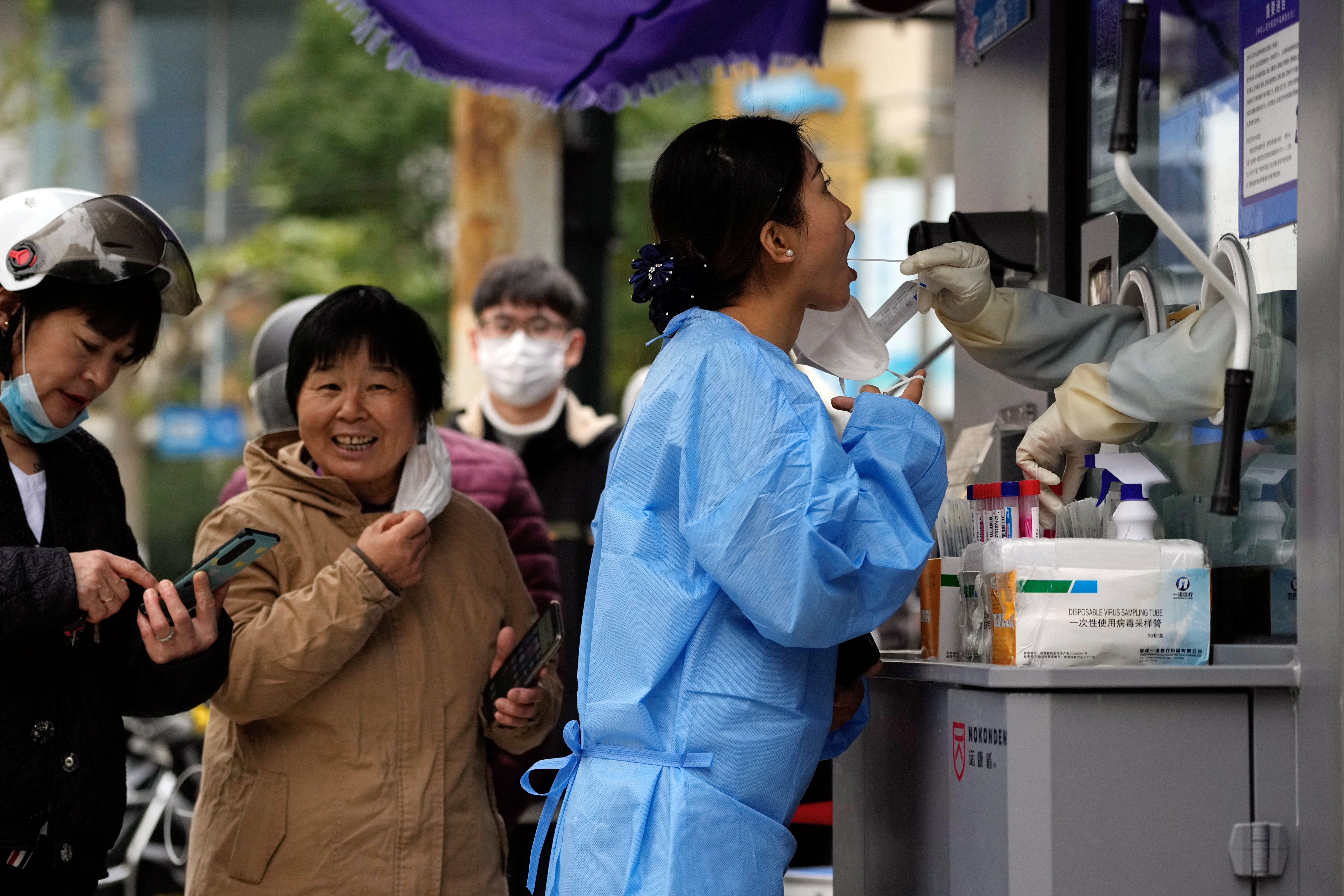 Κίνα: Η χαλάρωση των μέτρων για τον κορονοϊό προκαλεί προβλήματα και ελλείψεις σε φάρμακα