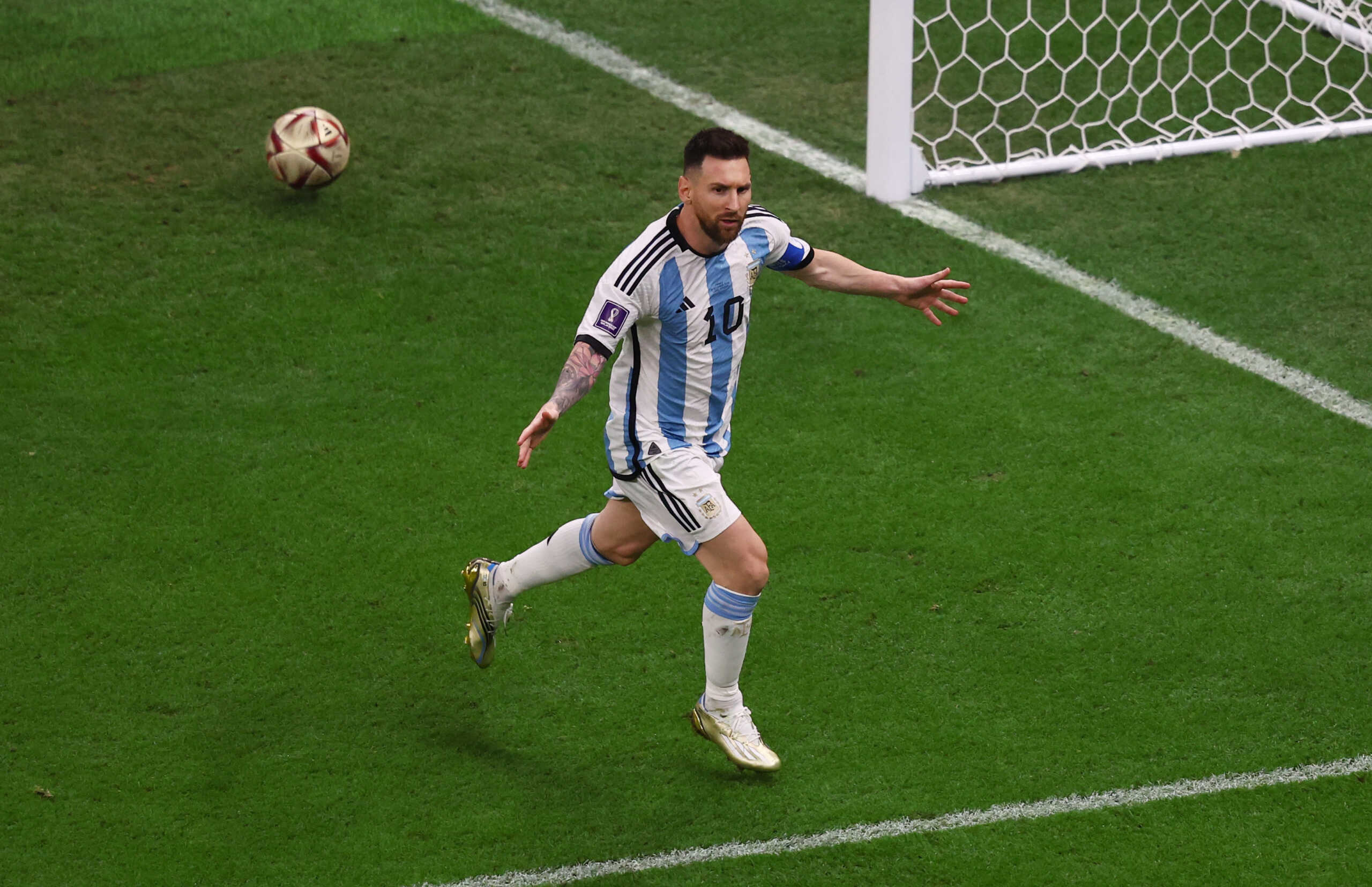 Soccer Football - FIFA World Cup Qatar 2022 - Final - Argentina v France - Lusail Stadium, Lusail, Qatar - December 18, 2022 Argentina's Lionel Messi celebrates scoring their first goal REUTERS