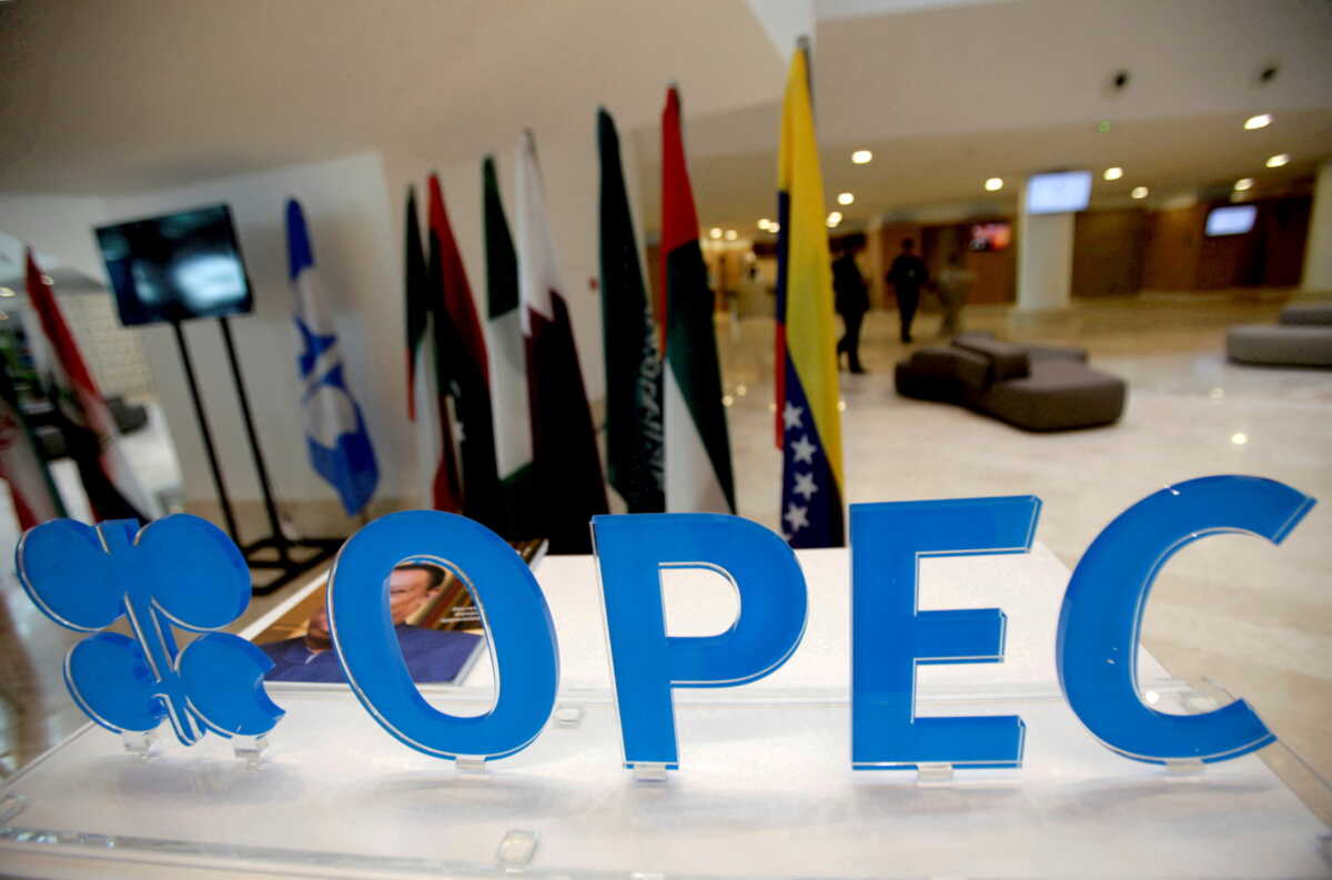 ΟΠΕΚ: Δεν αυξάνει την παραγωγή πετρελαίου – Κρίσιμη σύνοδος με βολές για «κλίμα» υπέρ Ρωσίας