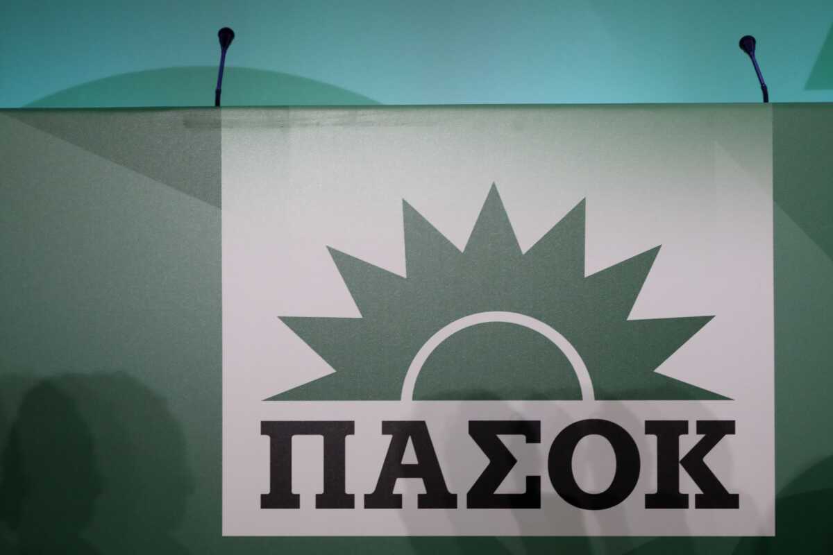 ΠΑΣΟΚ για Θέμη Χειμάρα: Πέντε ημέρες μαδούσε την μαργαρίτα ο κ. Μητσοτάκης