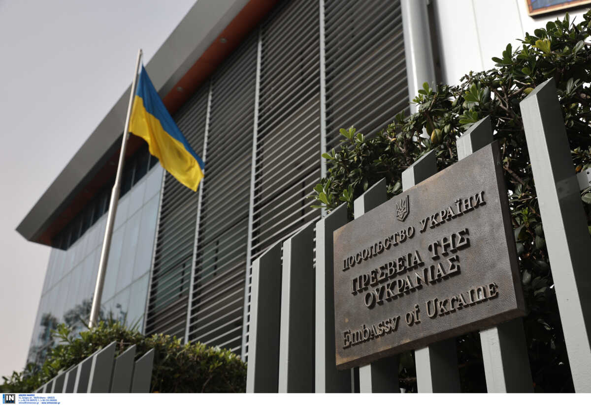 Ματωμένος φάκελος και στην πρεσβεία της Ουκρανίας στην Αθήνα