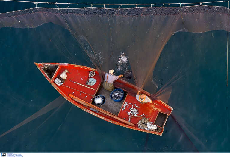 Επίδαυρος: Ψαράς «έπιασε» οβίδα με 800 γραμμάρια ΤΝΤ – Στιγμές πανικού μόλις σήκωσε τα δίχτυα του
