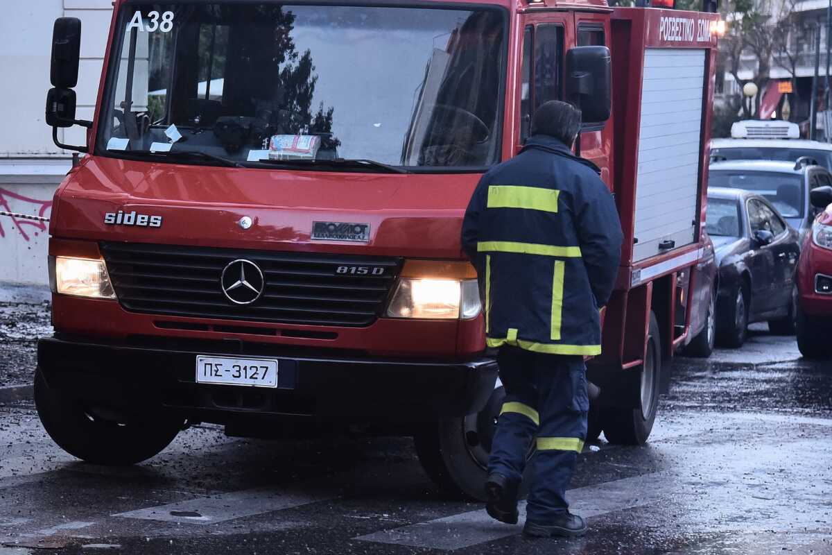 Θάσος: Φωτιά σε εγκαταλελειμμένο κτήριο – Με εγκαύματα εγγονός και γιαγιά