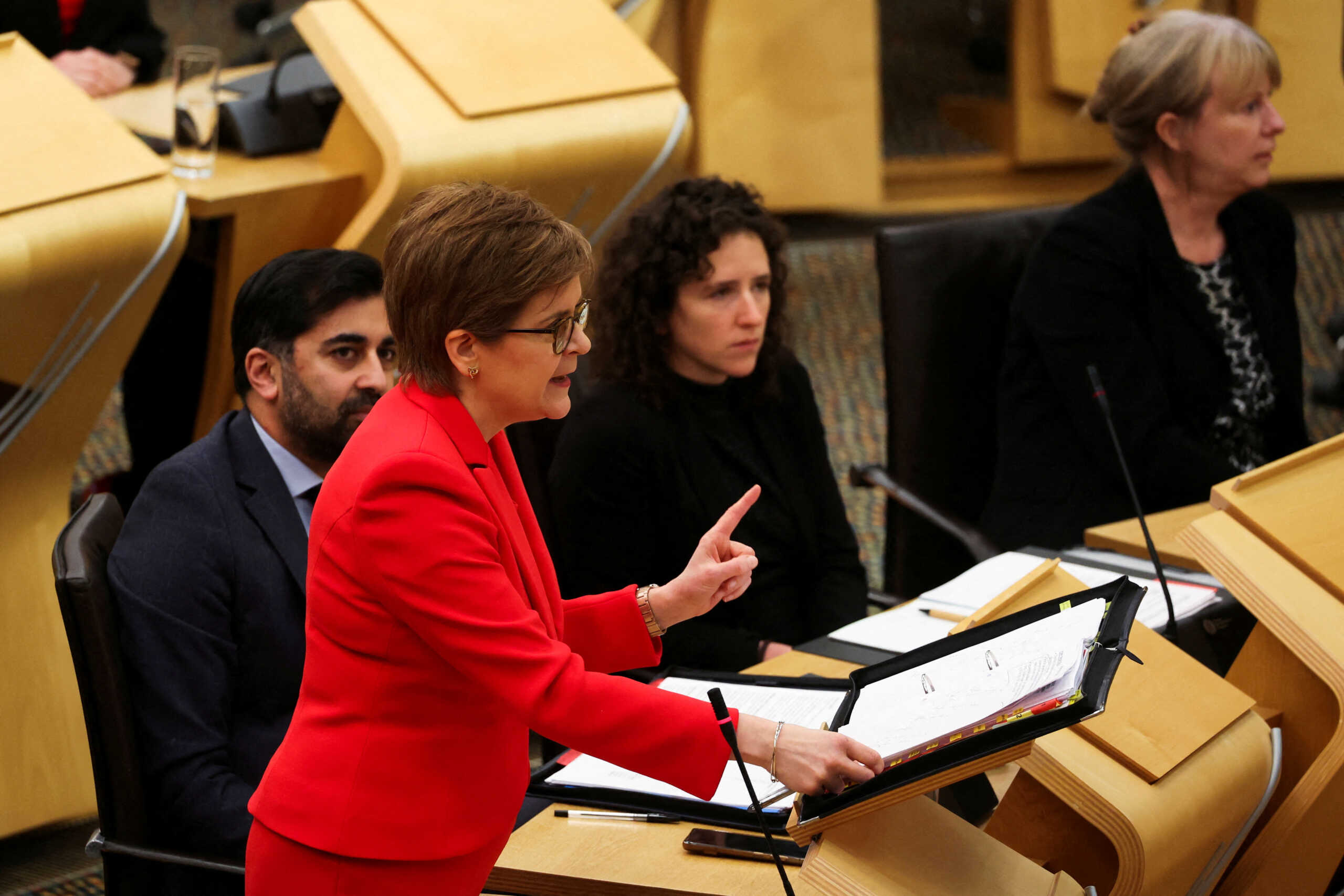 Σκωτία: Εγκρίθηκε από το κοινοβούλιο ο νόμος που διευκολύνει τη φυλομετάβαση
