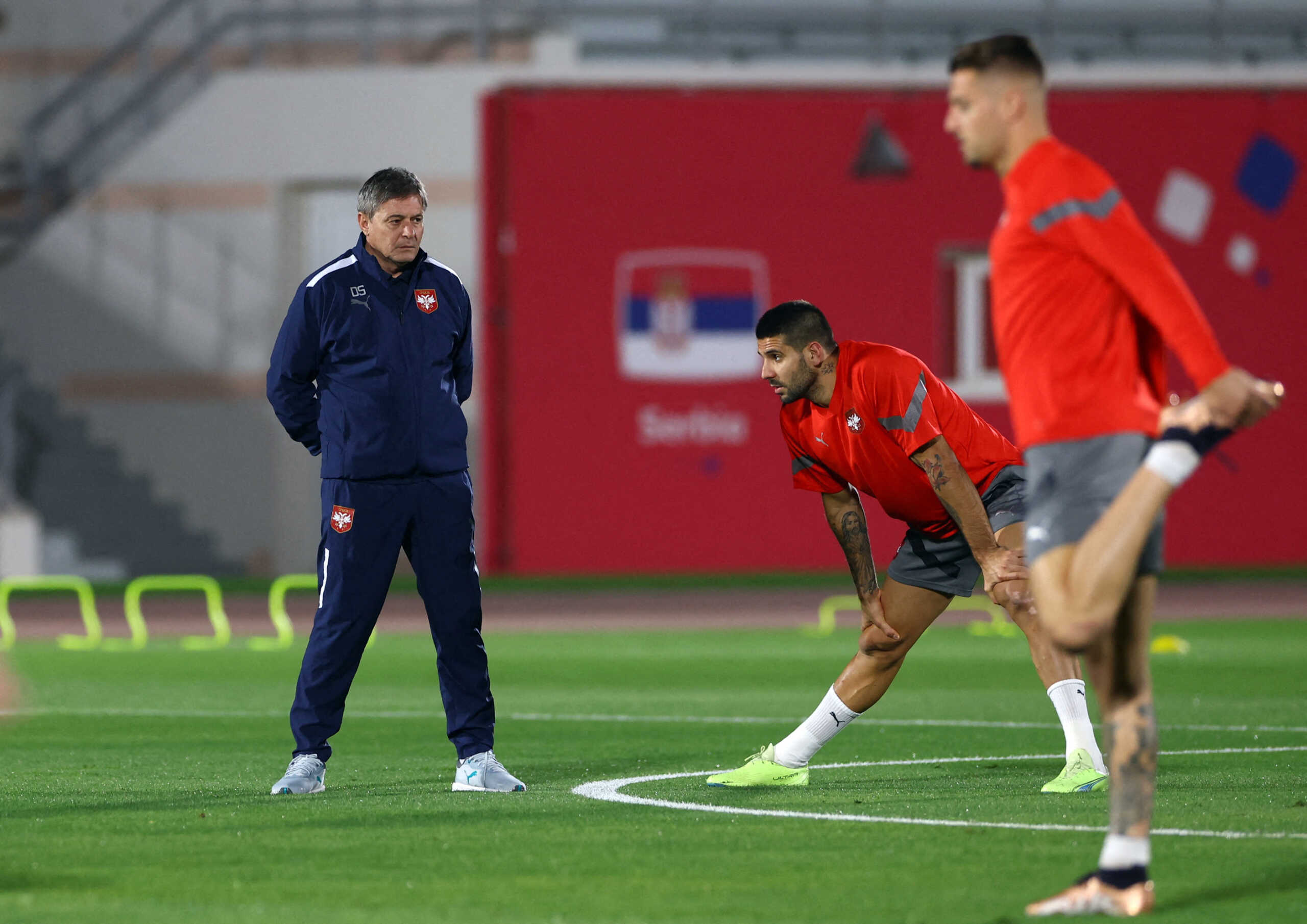 Soccer Football - FIFA World Cup Qatar 2022 - Serbia Training - Al Arabi SC Training Facilities, Doha, Qatar - November 23, 2022 Serbia coach Dragan Stojkovic and Aleksandar Mitrovic during training REUTERS