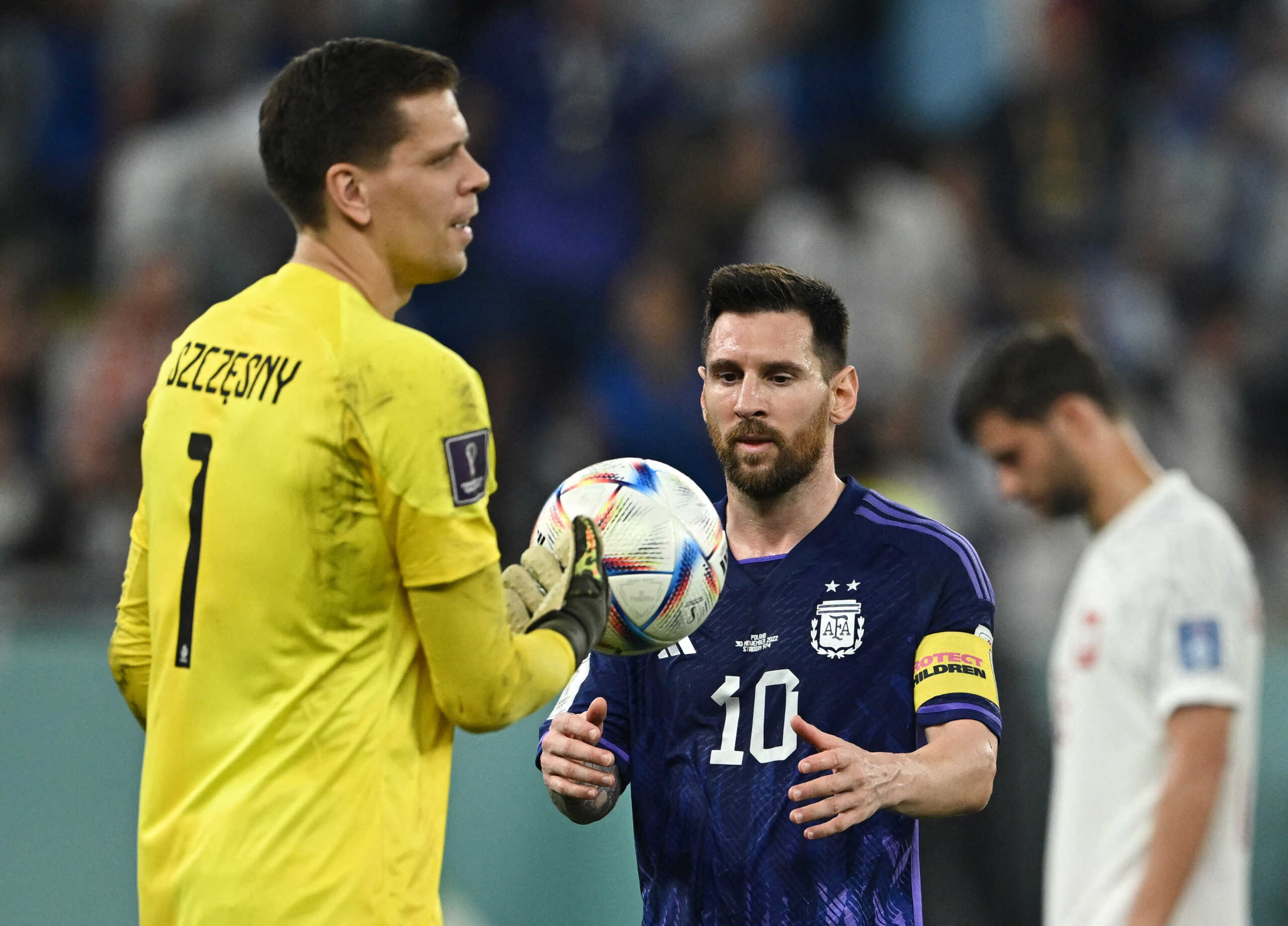 Soccer Football - FIFA World Cup Qatar 2022 - Group C - Poland v Argentina - Stadium 974, Doha, Qatar - November 30, 2022 Poland's Wojciech Szczesny passes the ball to Argentina's Lionel Messi before a penalty REUTERS