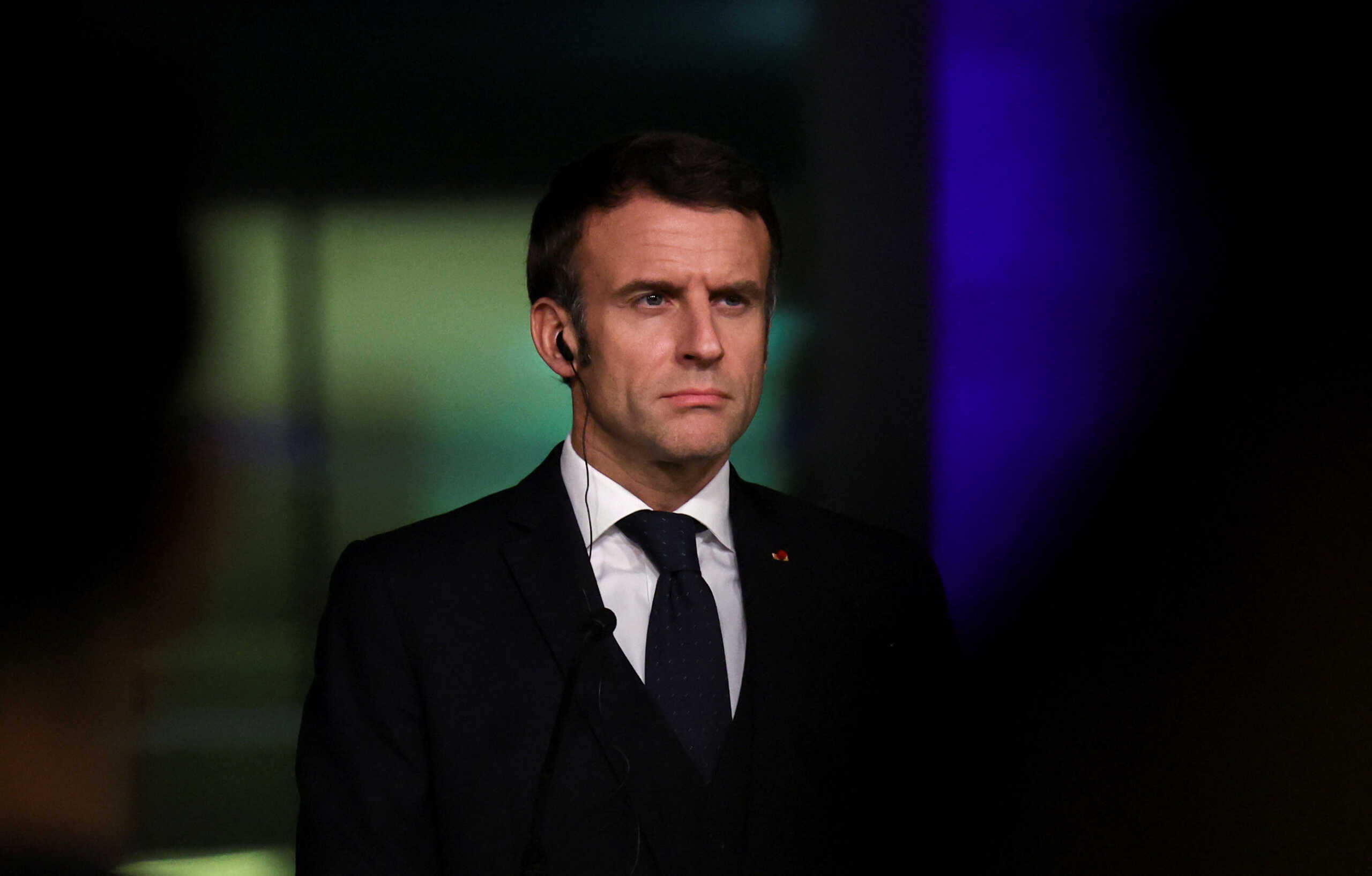 Γαλλία: Ο Μακρόν αντιμέτωπος με δύο προτάσεις μομφής σήμερα – Τα σενάρια και η πολιτική κρίση