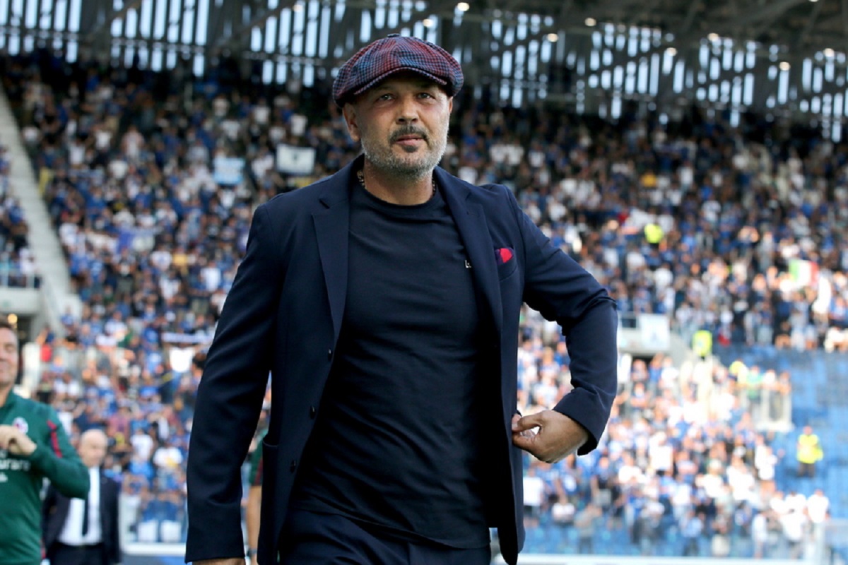 epa09434242 Bologna's coach Sinisa Mihajlovic reacts during the Italian Serie A soccer match Atalanta BC vs Bologna at the Gewiss Stadium in Bergamo, Italy, 28 August 2021.  EPA