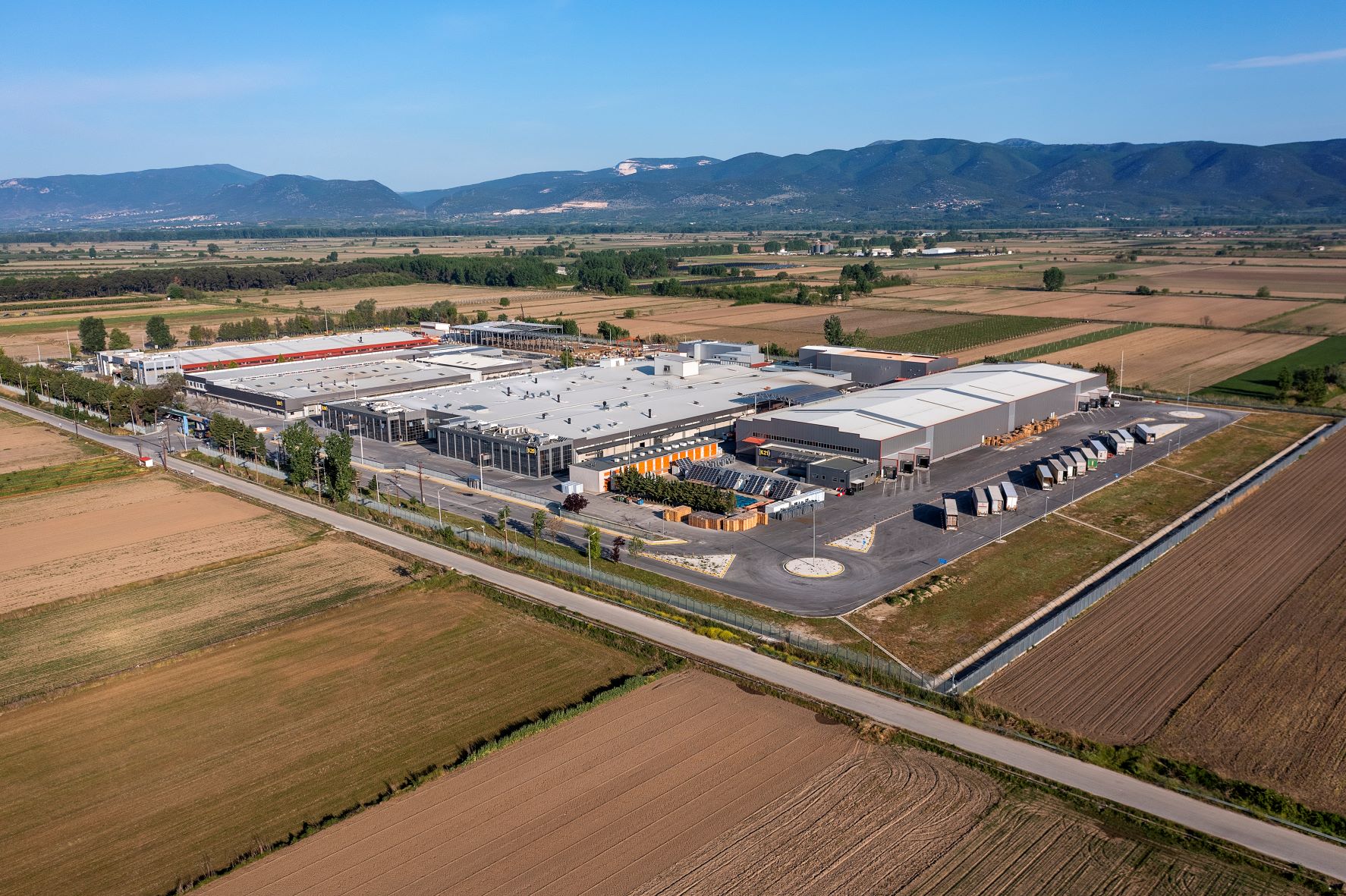 Mega deal στις βιομηχανικές μπαταρίες: Η ελληνική Sunlight Group εξαγοράζει τη γερμανική Triathlon