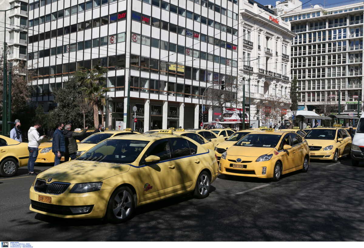 Σκρέκας: Ενισχύουμε με 22.500 ευρώ την αντικατάσταση 2.000 παλαιών ταξί με ηλεκτρικά