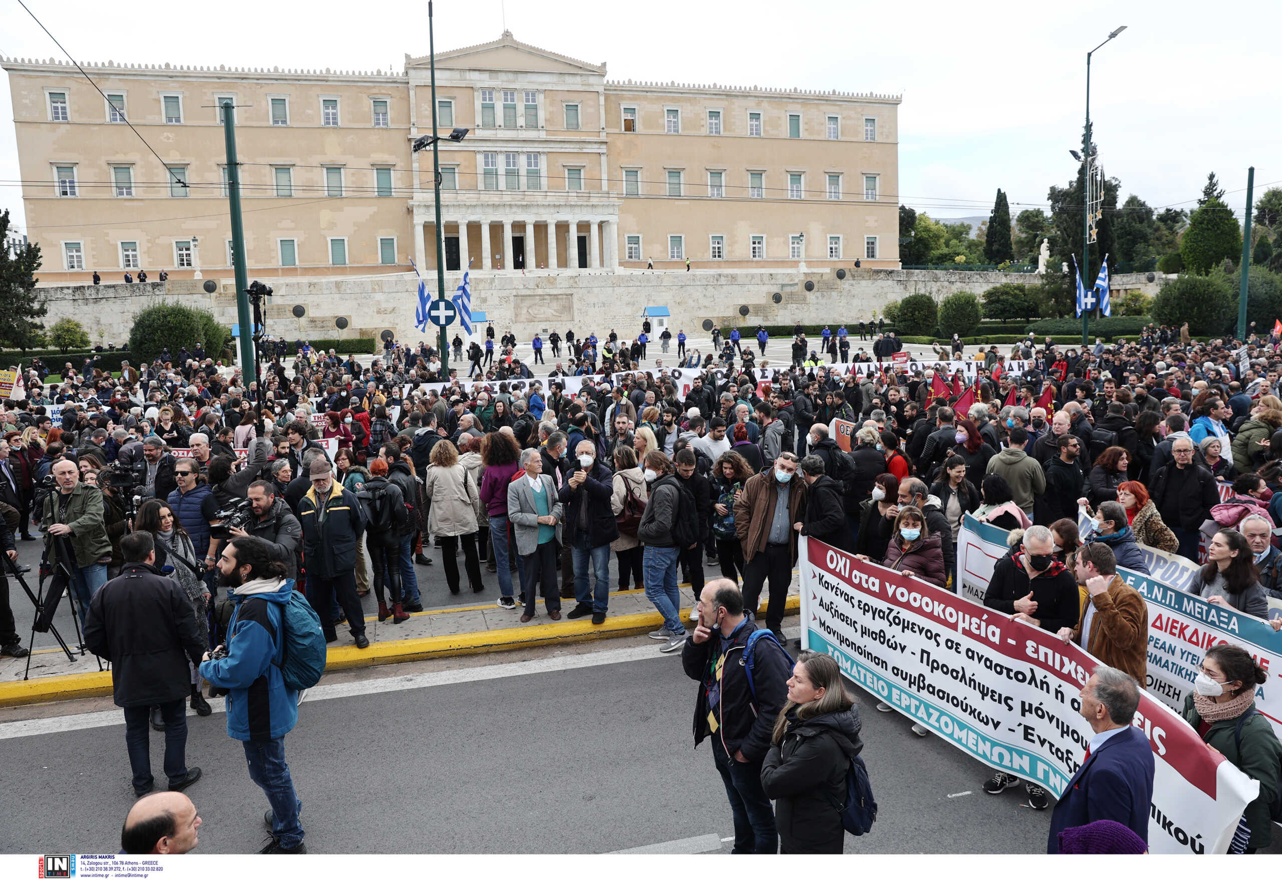 Αποκαταστάθηκε η κυκλοφορία στη Λεωφόρο Αμαλίας – Τελείωσε η συγκέντρωση της ΠΟΕΔΗΝ