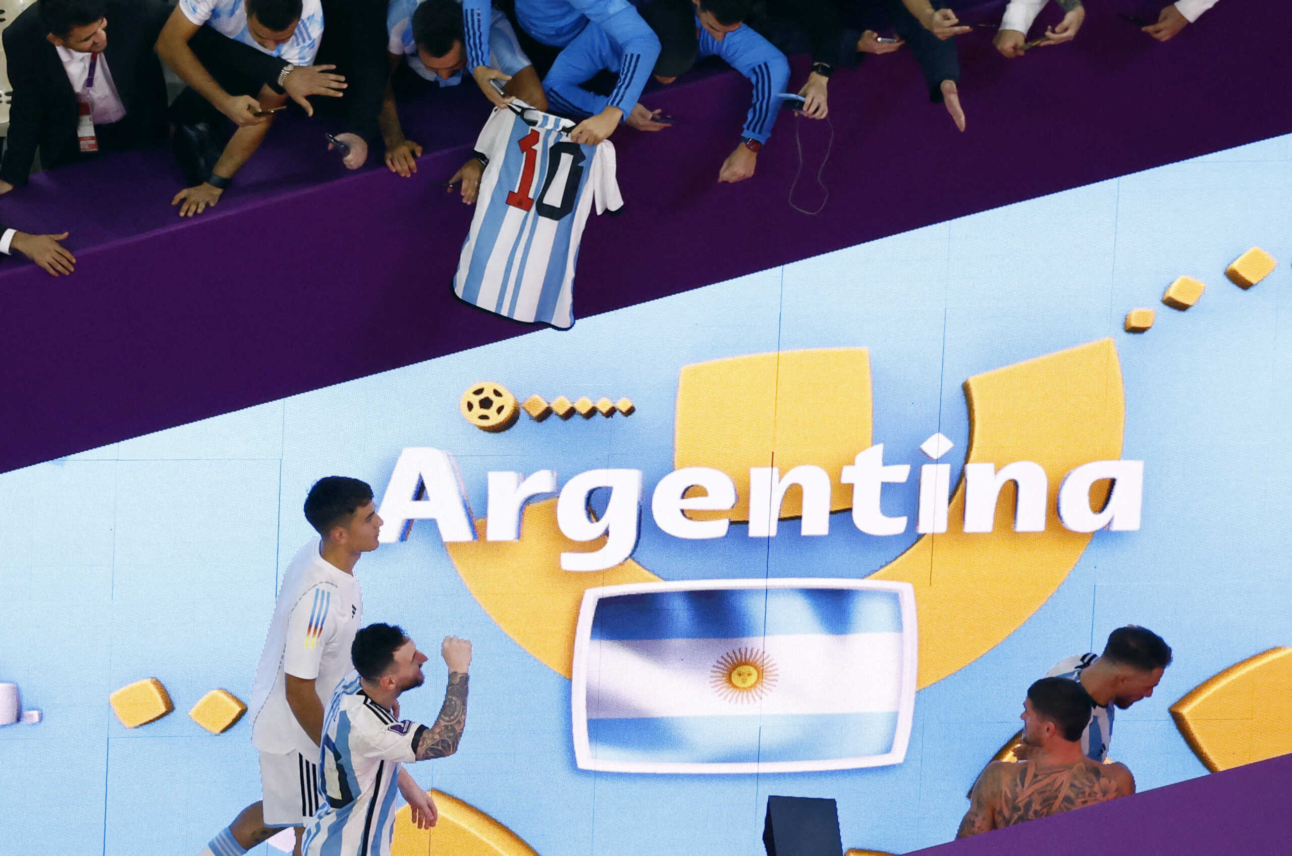 Soccer Football - FIFA World Cup Qatar 2022 - Quarter Final - Netherlands v Argentina - Lusail Stadium, Lusail, Qatar - December 10, 2022 Argentina's Lionel Messi, Paulo Dybala and teammates celebrate while walking down the tunnel after the match as Argentina progress to the semi finals REUTERS