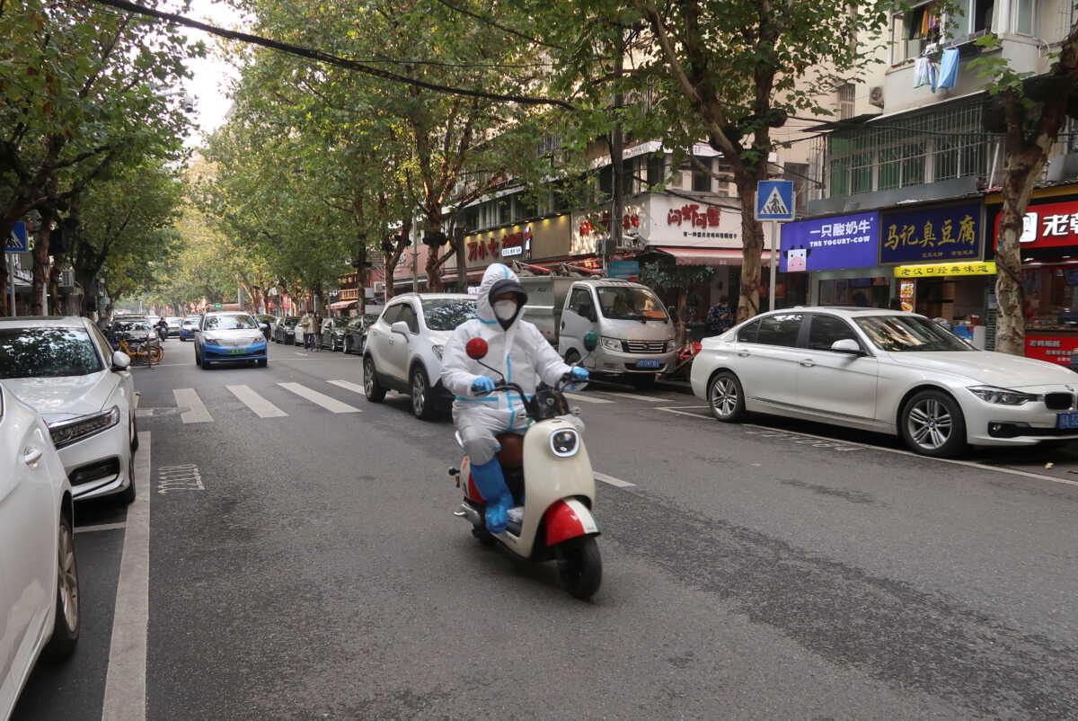 Κίνα: Ενθουσιασμός για την κατάργηση της καραντίνας σε όσους φθάνουν στη χώρα – «Έρχεται η άνοιξη»