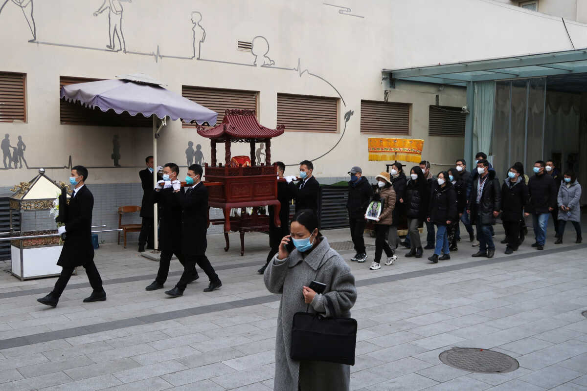 Staff members carry an urn for a funeral procession outside a crematorium of a funeral home, amid the coronavirus disease (COVID-19) outbreak in Chengdu, Sichuan province, China December 28, 2022. REUTERS