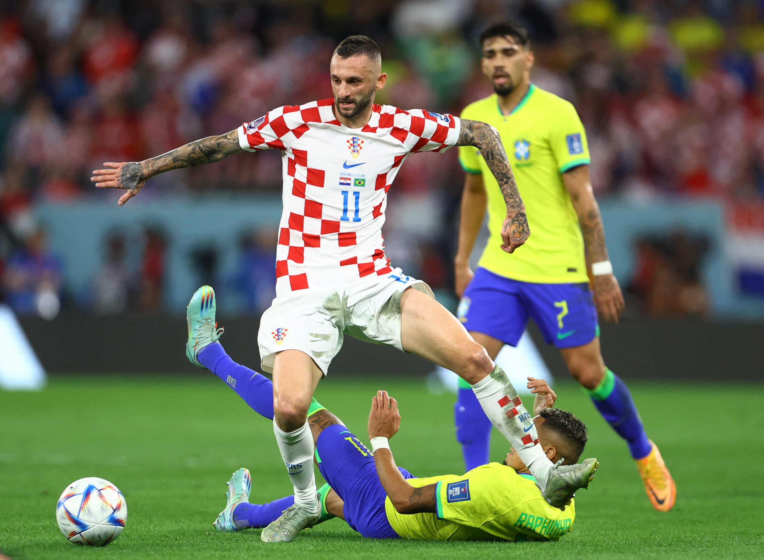 Soccer Football - FIFA World Cup Qatar 2022 - Quarter Final - Croatia v Brazil - Education City Stadium, Doha, Qatar - December 9, 2022 Croatia's Marcelo Brozovic in action with Brazil's Raphinha REUTERS