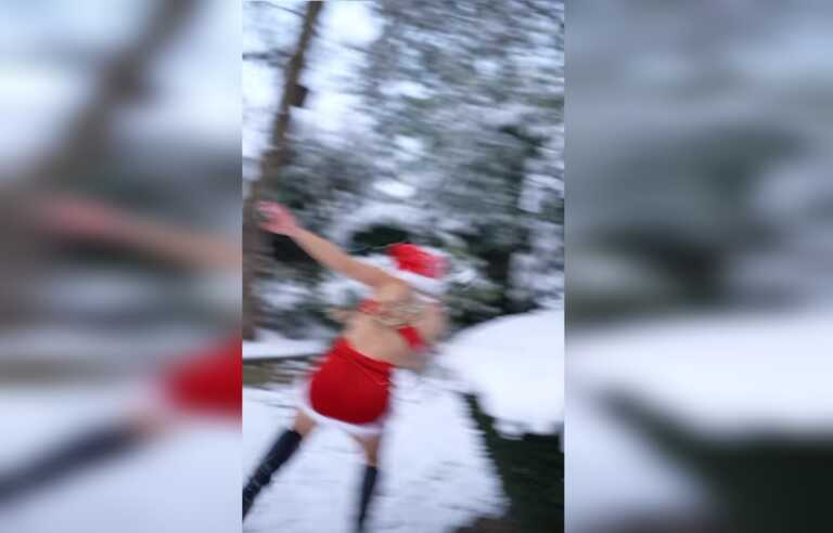 Viral η παρ' ολίγον τούμπα της Elle Brooke στο Instagram επειδή τρέχει μες στο χιόνι