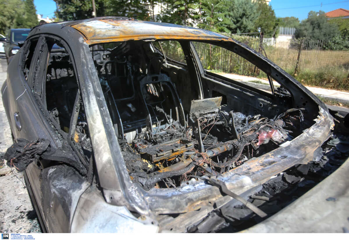 Λέσβος: Εμπρησμός 13 αυτοκινήτων σε επιχείρηση ενοικίασης