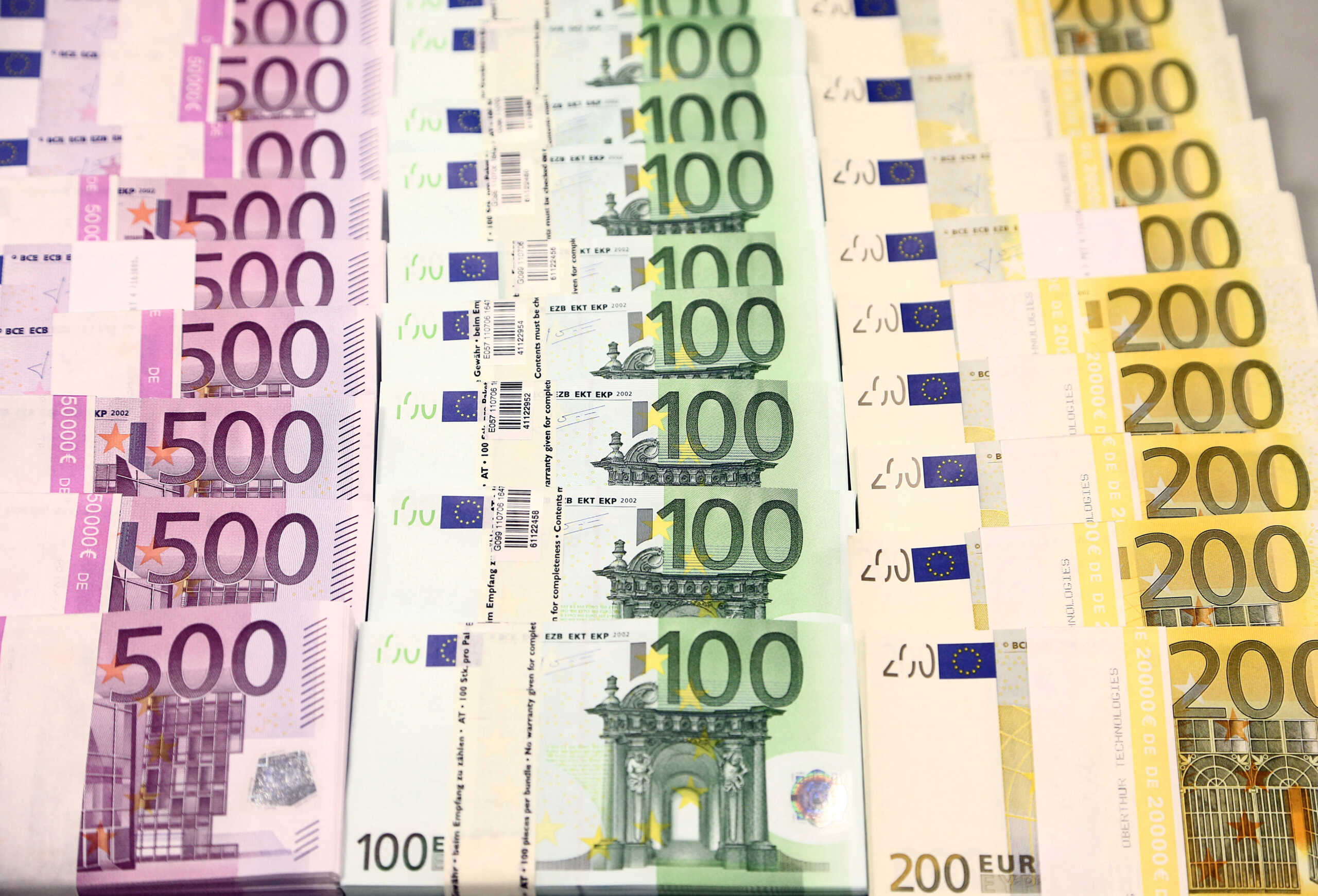 FILE PHOTO: Euro currency bills are pictured at the Croatian National Bank in Zagreb, Croatia, May 21, 2019. Picture taken May 21, 2019. REUTERS
