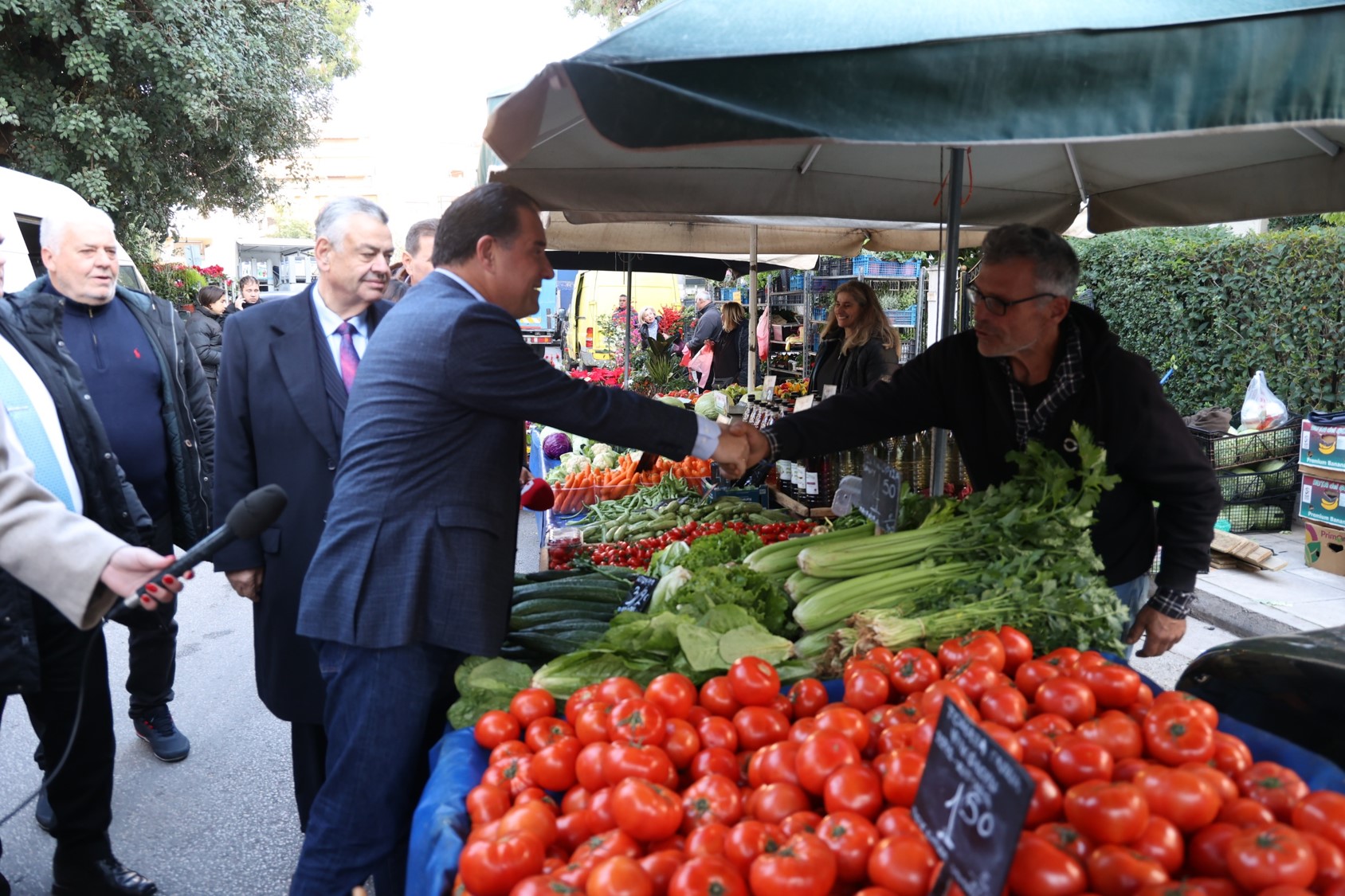 Άδωνις Γεωργιάδης: Να ενισχύσουμε τις λαϊκές αγορές – Έχει ζήτηση το «Καλάθι του Άη Βασίλη»