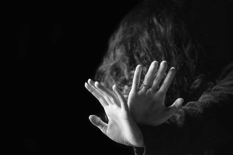 Καθαρίστρια έγινε μάρτυρας σε απόπειρα βιασμού ενός ανήλικου παιδιού στο Αγρίνιο - Τι περιέγραψε