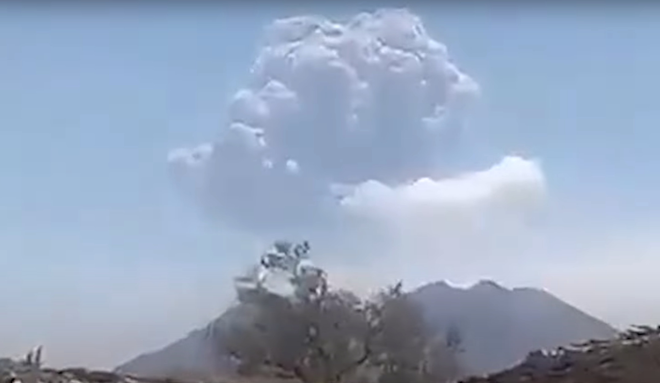 Χιλή: Ενεργοποιήθηκε το ηφαίστειο Λασκάρ – Καπνοί ύψους 6 χιλιομέτρων στον ουρανό