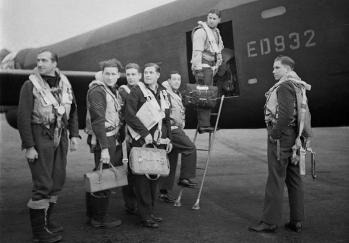 Τζόνυ Τζόνσον, πέθανε ο τελευταίος επιζών της θρυλικής μοίρας βομβαρδισμού της RAF, «Νταμπάστερς»