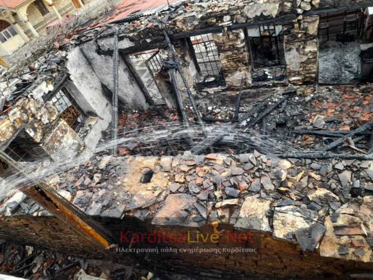 Καρδίτσα: Φωτιά έκανε στάχτη και «εξαφάνισε» καφενείο – Δεν έμεινε τίποτα ούτε από τη στέγη του
