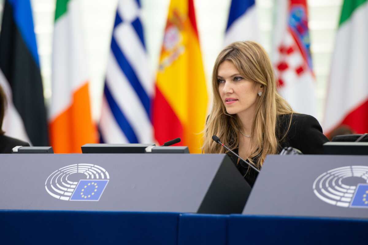 Εύα Καϊλή: Ο Μιχάλης Δημητρακόπουλος διαψεύδει ότι η ευρωβουλευτής είναι έγκυος