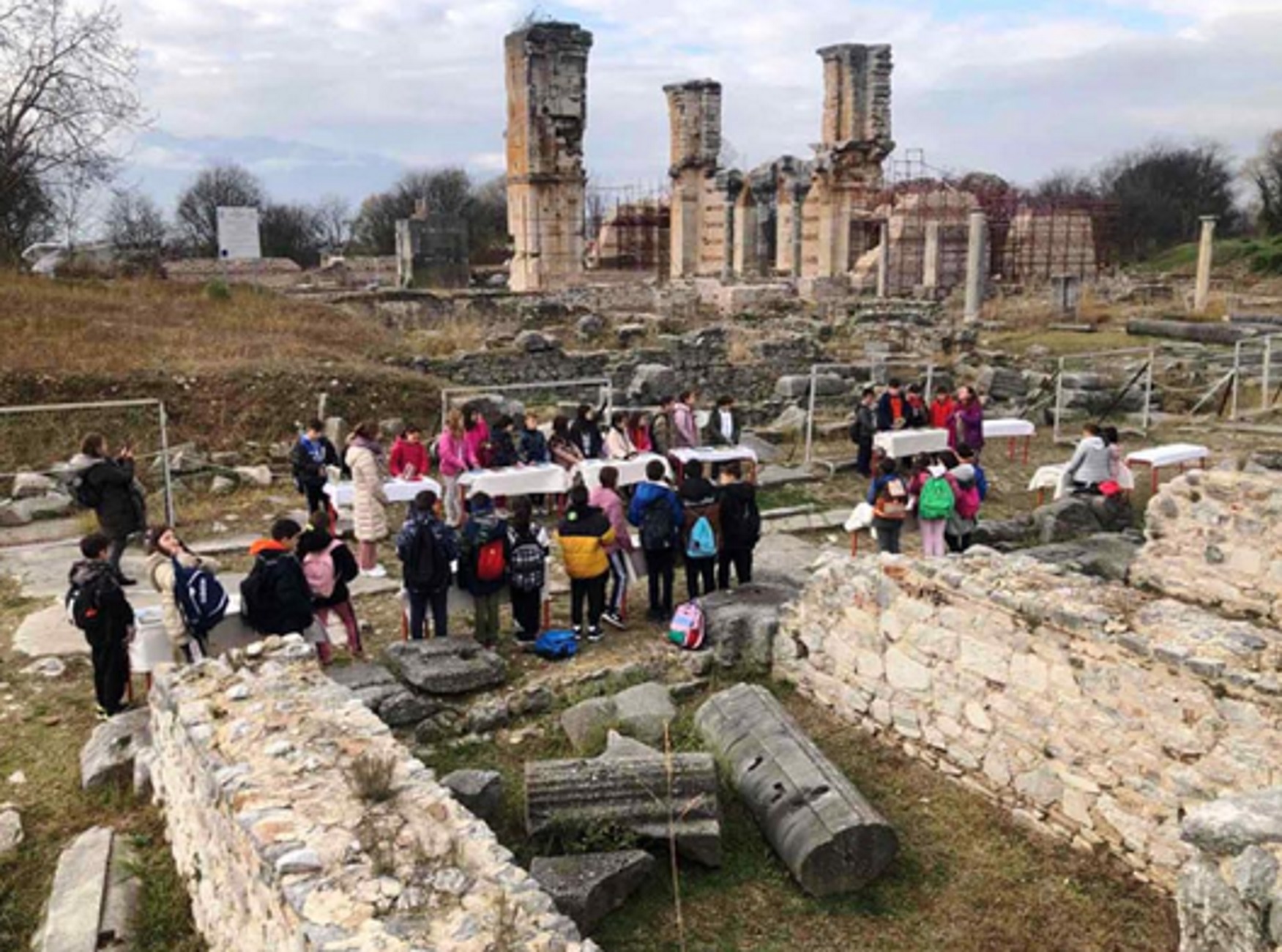 Καβάλα: Τα παιδιά έστησαν πάγκους στην αρχαία αγορά των Φιλίππων και χάριζαν αγαπημένα τους βιβλία