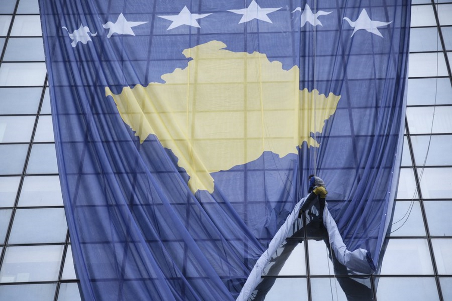 Κόσοβο: Ο πρωθυπουργός Κούρτι υπέβαλε αίτηση για ένταξη της χώρας στην Ευρωπαϊκή Ένωση