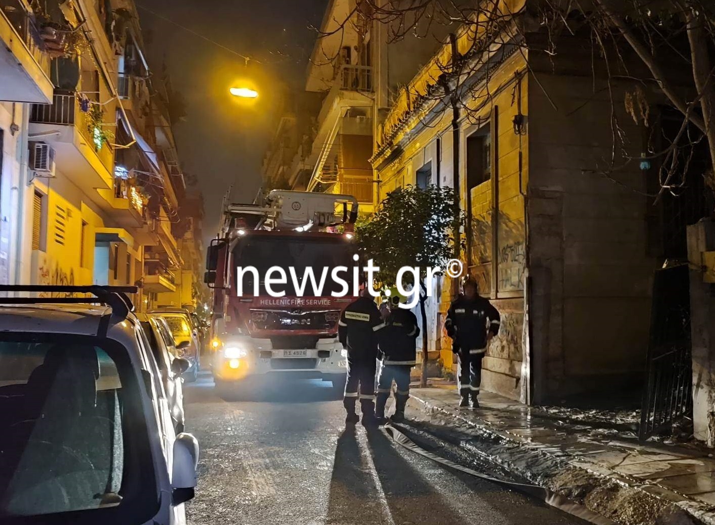 Φωτιά σε εγκαταλελειμμένο κτίριο στη Λιοσίων