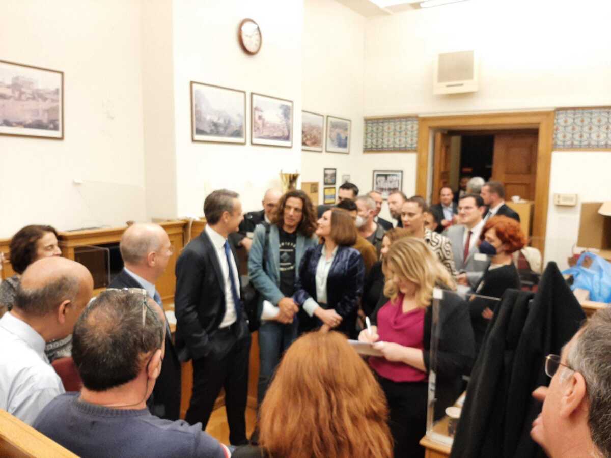 Μητσοτάκης μετά τη μάχη του προϋπολογισμού – Οι ευχές για τις γιορτές, το Μέτσοβο και οι αποφάσεις