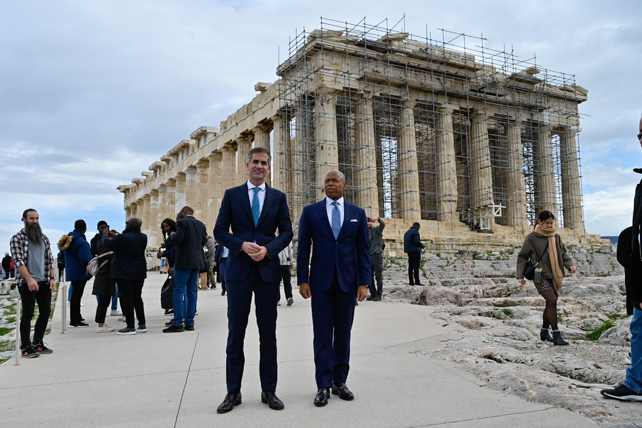 Αδελφοποιήθηκαν Αθήνα και Νέα Υόρκη – «Έπεσαν» οι υπογραφές Κώστα Μπακογιάννη και Έρικ Άνταμς