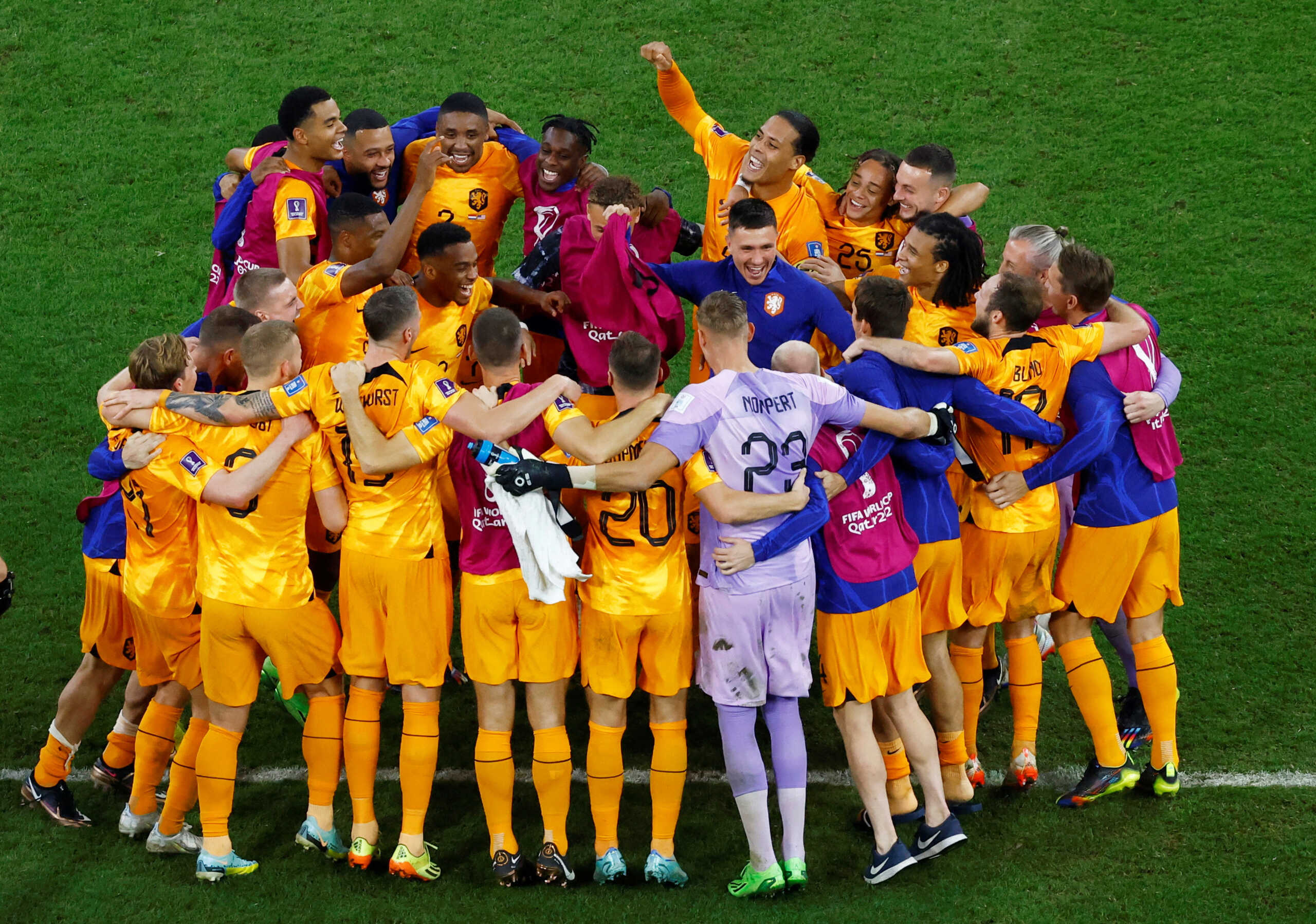 Soccer Football - FIFA World Cup Qatar 2022 - Round of 16 - Netherlands v United States - Khalifa International Stadium, Doha, Qatar - December 3, 2022 Netherlands' players celebrate after the match as Netherlands progress to the quarter finals REUTERS