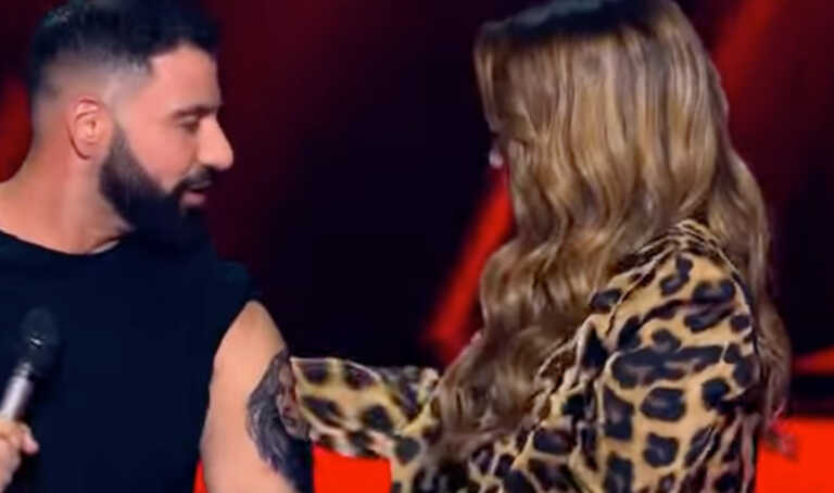 Έλενα Παπαρίζου: Η αντίδρασή της όταν είδε τον εαυτό της σε τατουάζ διαγωνιζόμενου στο The Voice