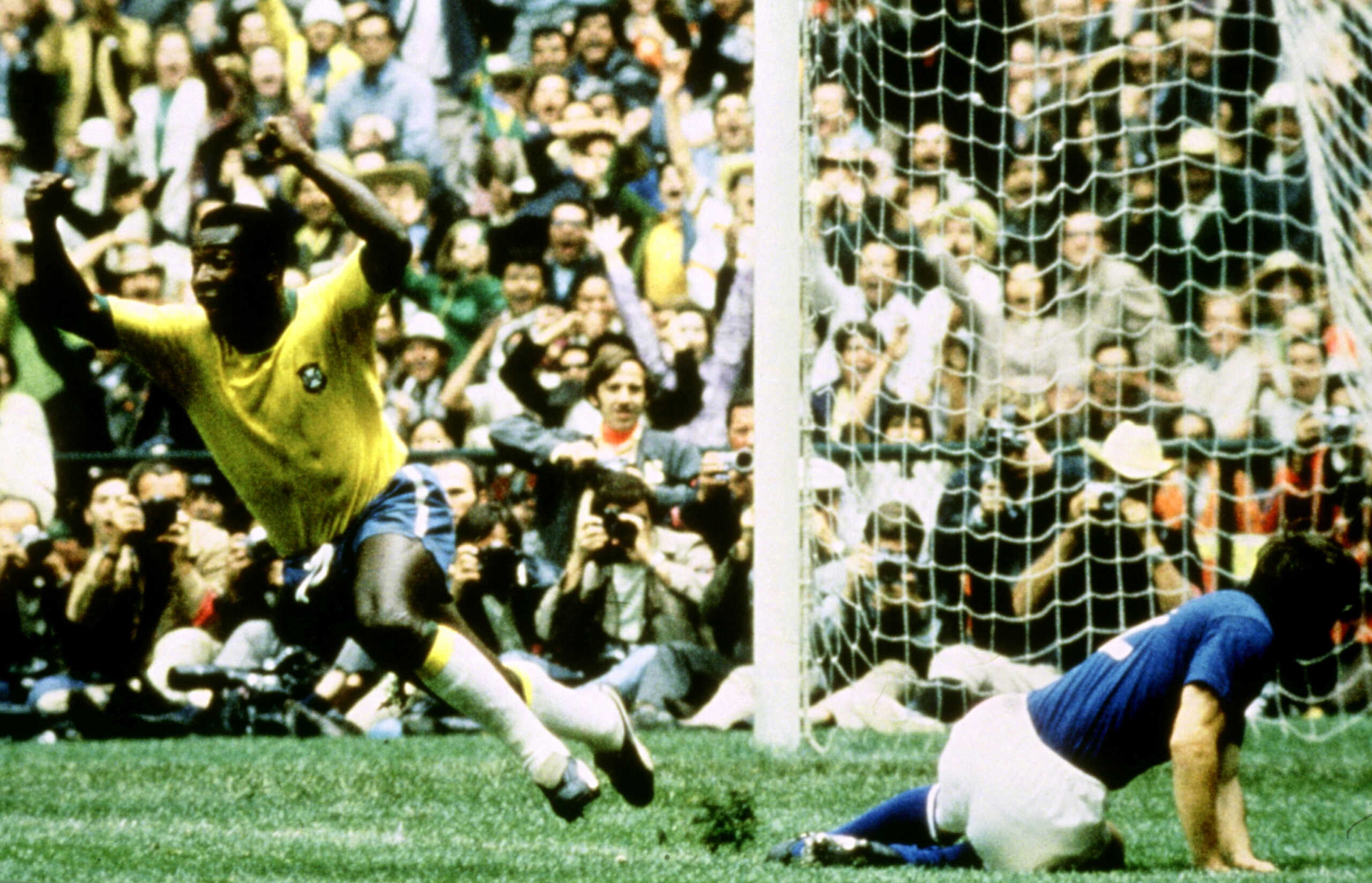 FILE PHOTO: Football - 1970 FIFA World Cup - Final - Brazil v Italy - Estadio Azteca, Mexico City  - 21