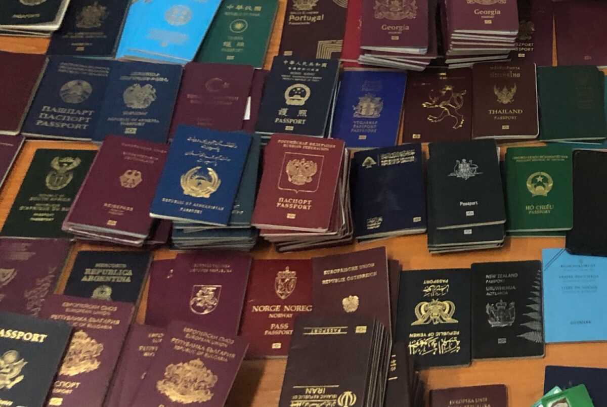 Πάτρα: Συνελήφθη καταζητούμενος της Interpol με πλαστό διαβατήριο και κάρτες