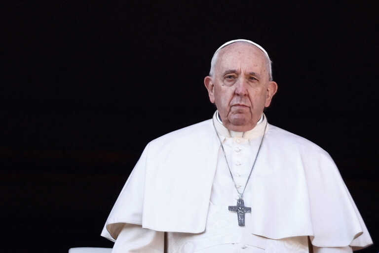 Ο πάπας Φραγκίσκος ζητά από τους πιστούς να προσευχηθούν για τον Βενέδικτο - «Είναι πολύ άρρωστος»