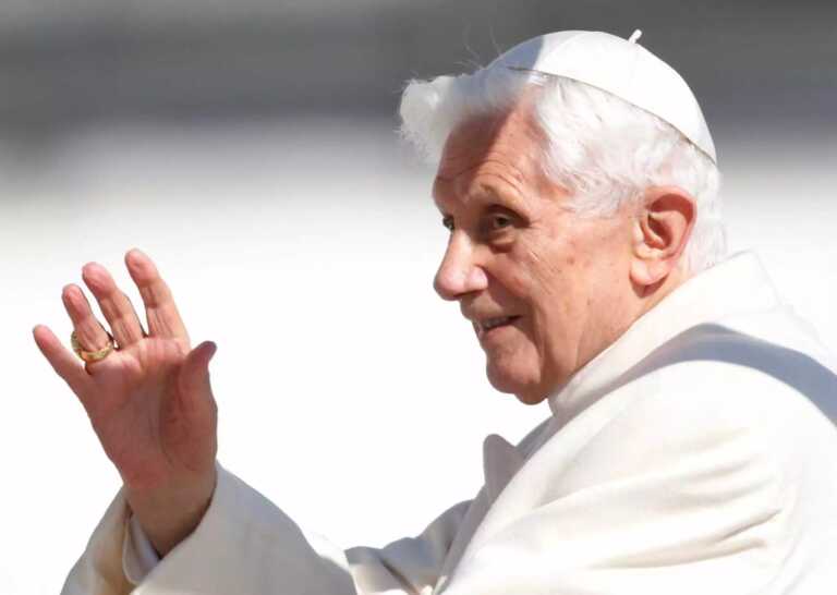 Βατικανό: Παραμένει σταθερή η κατάσταση της υγείας του πρώην πάπα Βενέδικτου
