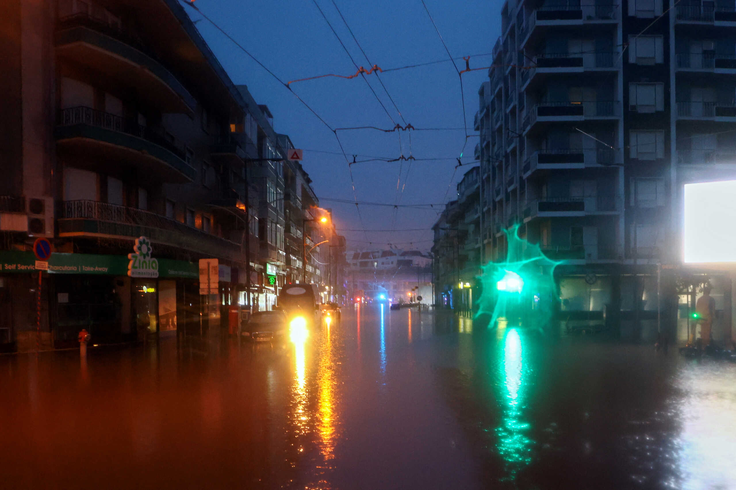 Λισαβόνα: Σφοδρές βροχοπτώσεις με πλημμύρες «παρέλυσαν» την πρωτεύουσα